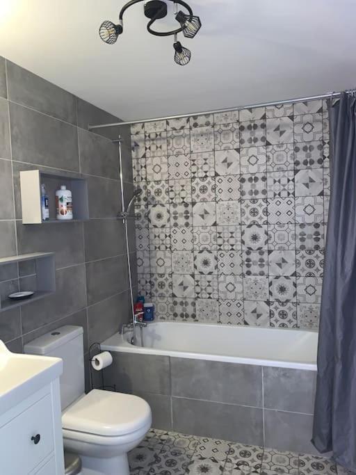 Maison Familiale Centre Dijon Villa Екстериор снимка